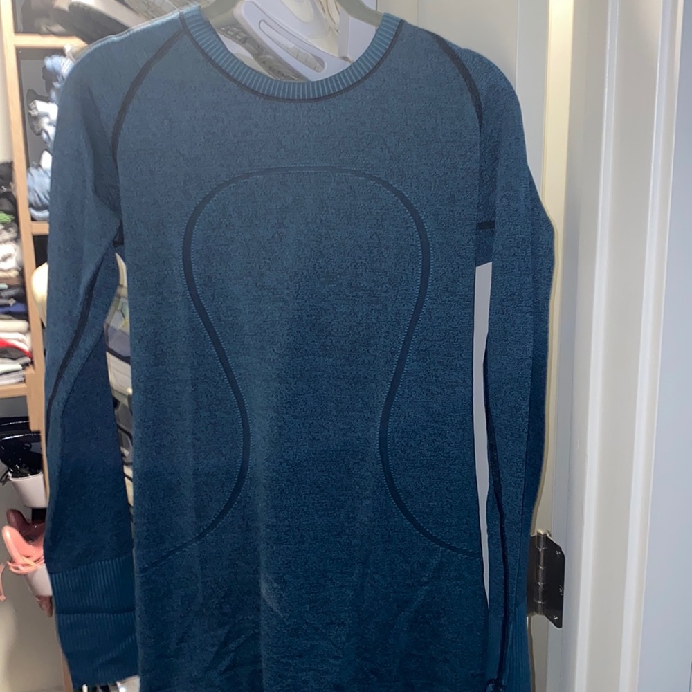 Lulu lemon turquoise color long sleeve shirt size 6